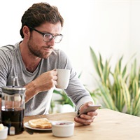 https://connect.bcbsmt.com/cfs-file/__key/communityserver-blogs-components-weblogfiles/00-00-00-00-19/manonmobile.jpg