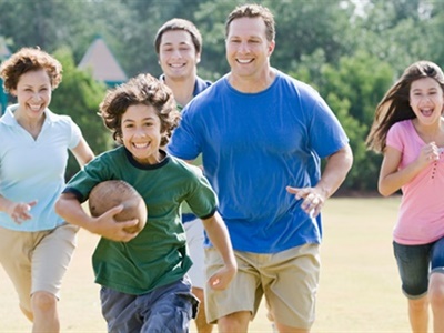 /resized-image/__size/400x300x2/__key/featuredimages/f7d226abd59f475c9d224a79e3f0ec07-a5c8dc4ff8274115aaf91932428b6453-00000000000000000000000000000000/4-goals-family-fitness.jpg