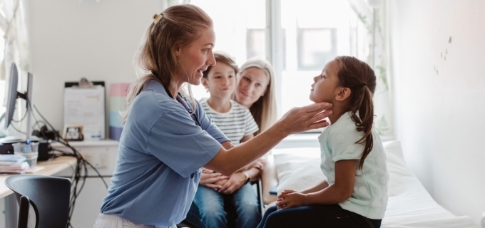 Mantén a tu hijo saludable con las consultas de rutina para el bienestar infantil